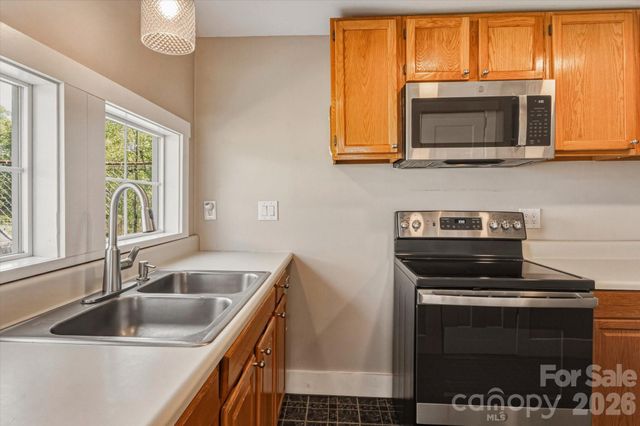 31 Huffman Road, Asheville, NC 28806