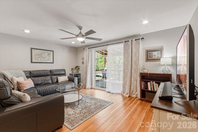 31 Huffman Road, Asheville, NC 28806