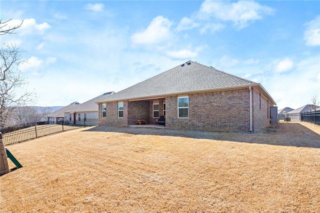 2460 Double Bogey Lane, Farmington, AR 72730
