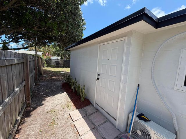 912 MONTEGO Drive, West Palm Beach, FL 33415