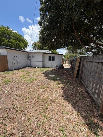 912 MONTEGO Drive, West Palm Beach, FL 33415