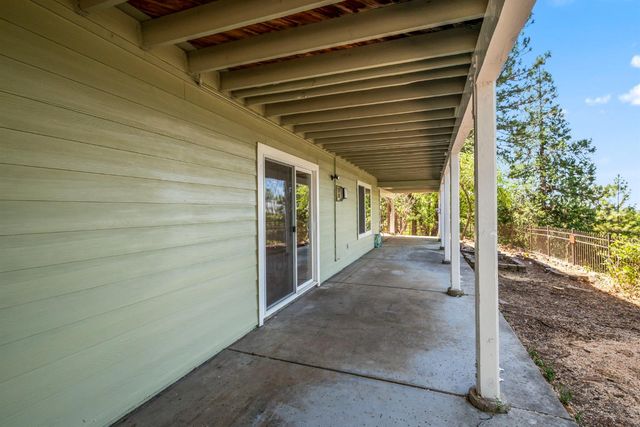 6060 Keeble Ln, Camino, CA 95709