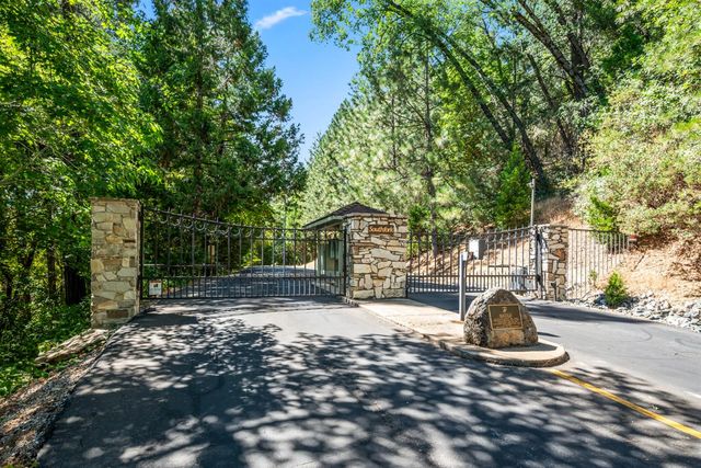 6060 Keeble Ln, Camino, CA 95709