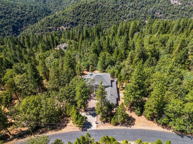 6060 Keeble Ln, Camino, CA 95709