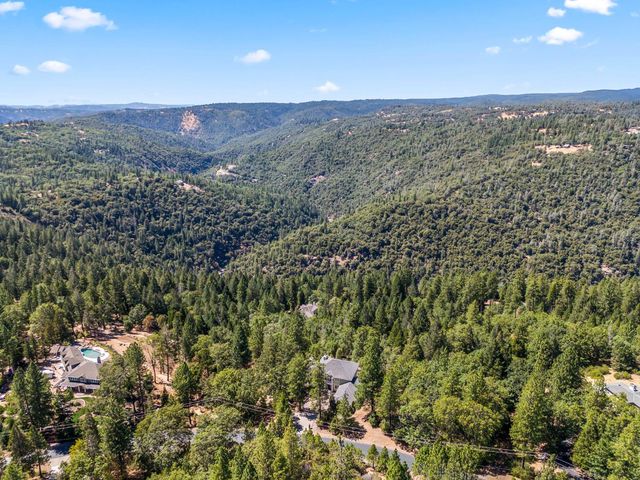 6060 Keeble Ln, Camino, CA 95709