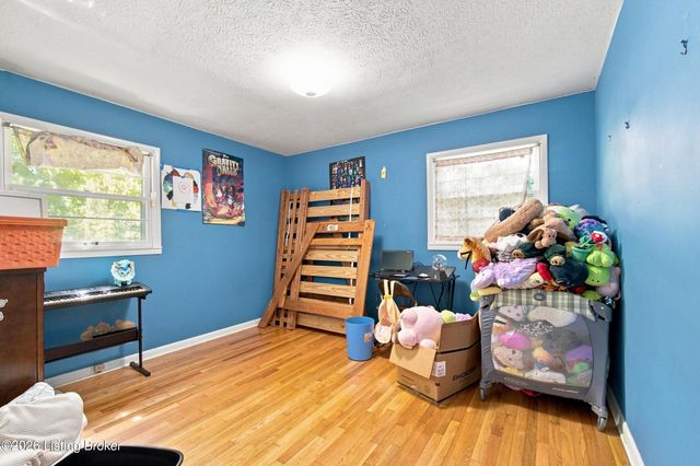 12306 Meadow Ln, Louisville, KY 40243