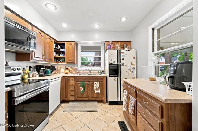 12306 Meadow Ln, Louisville, KY 40243