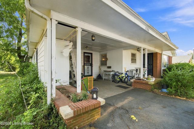 12306 Meadow Ln, Louisville, KY 40243