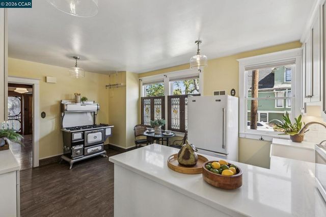 1324 Grove St, Alameda, CA 94501