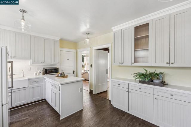 1324 Grove St, Alameda, CA 94501