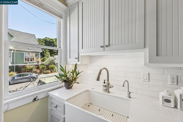 1324 Grove St, Alameda, CA 94501