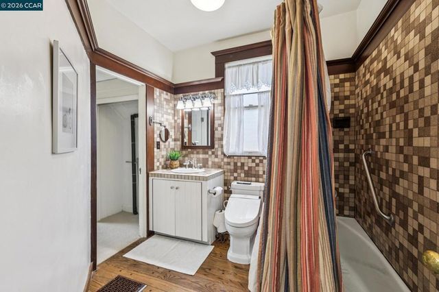 1324 Grove St, Alameda, CA 94501