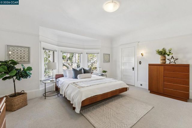 1324 Grove St, Alameda, CA 94501