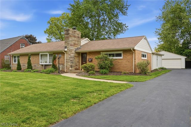 218 Bonnett Street SW, North Canton, OH 44720