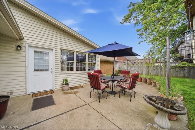 218 Bonnett Street SW, North Canton, OH 44720