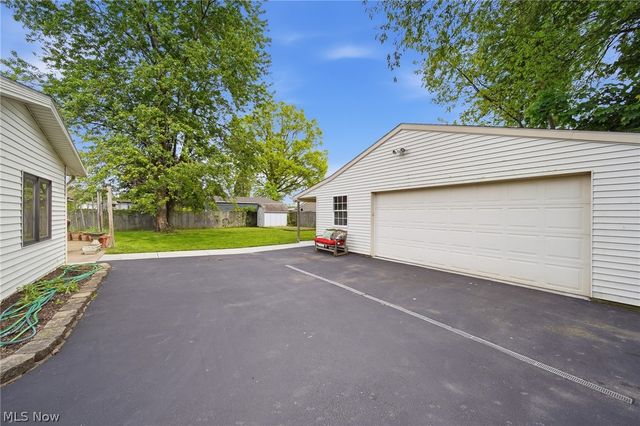 218 Bonnett Street SW, North Canton, OH 44720