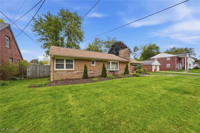 218 Bonnett Street SW, North Canton, OH 44720