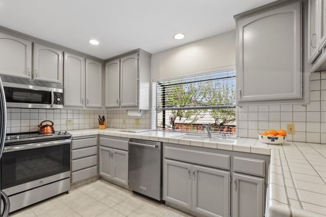 7928 Amalfi Way, Fair Oaks, CA 95628