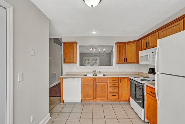 2482 Tuckawana Cir NW, Roanoke, VA 24017