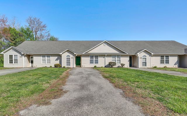 2482 Tuckawana Cir NW, Roanoke, VA 24017