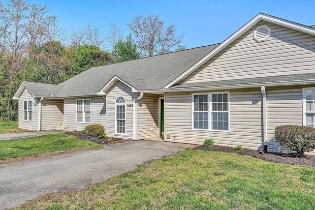 2482 Tuckawana Cir NW, Roanoke, VA 24017
