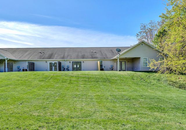 2482 Tuckawana Cir NW, Roanoke, VA 24017