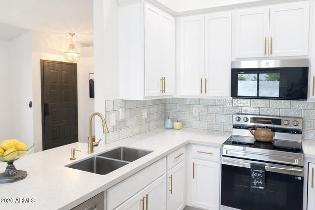 324 S LAVEEN Drive, Chandler, AZ 85226