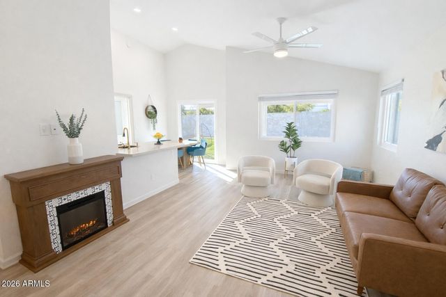 324 S LAVEEN Drive, Chandler, AZ 85226