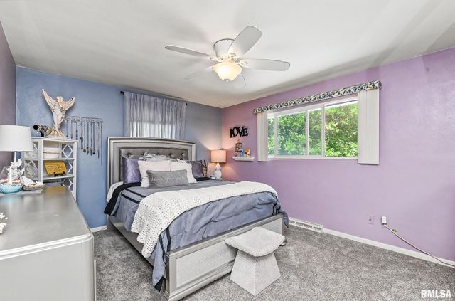 2813 W SCENIC Drive, Peoria, IL 61615