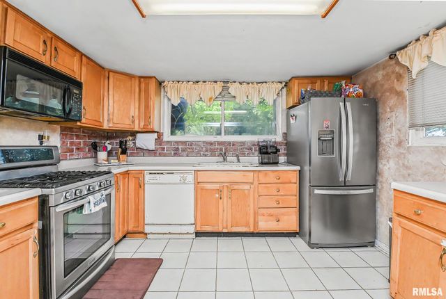 2813 W SCENIC Drive, Peoria, IL 61615