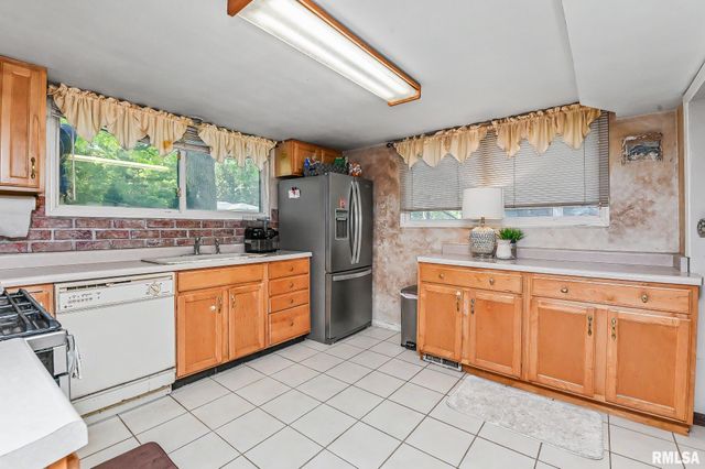 2813 W SCENIC Drive, Peoria, IL 61615