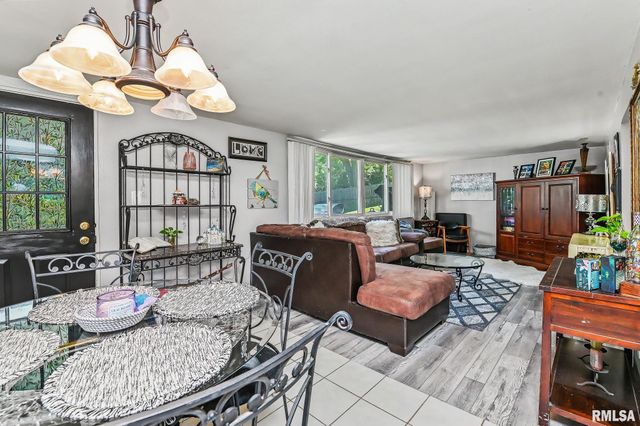 2813 W SCENIC Drive, Peoria, IL 61615