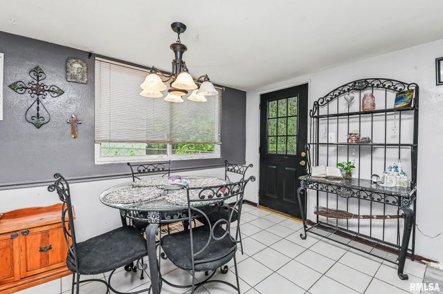 2813 W SCENIC Drive, Peoria, IL 61615