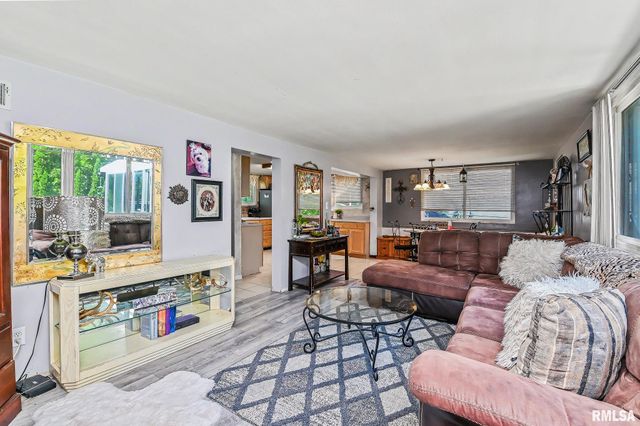 2813 W SCENIC Drive, Peoria, IL 61615