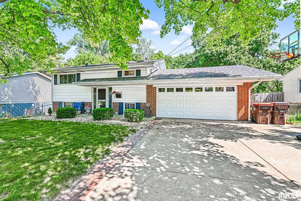 2813 W SCENIC Drive, Peoria, IL 61615
