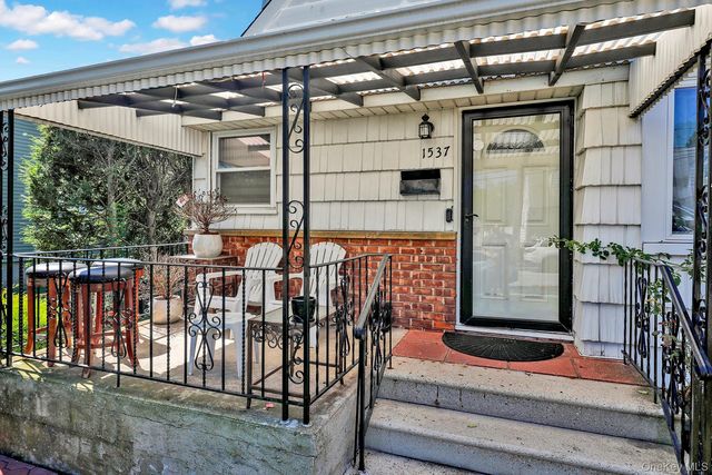 1537 Madison Street, Elmont, NY 11003