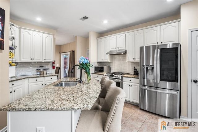 32 E Summit Avenue, Sewaren, NJ 07077