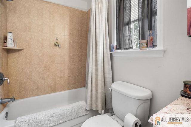 32 E Summit Avenue, Sewaren, NJ 07077