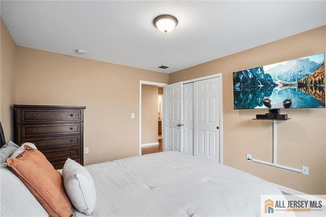 32 E Summit Avenue, Sewaren, NJ 07077