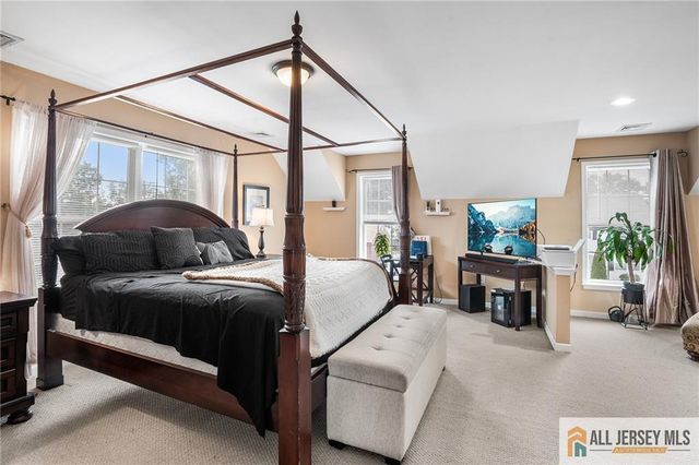 32 E Summit Avenue, Sewaren, NJ 07077