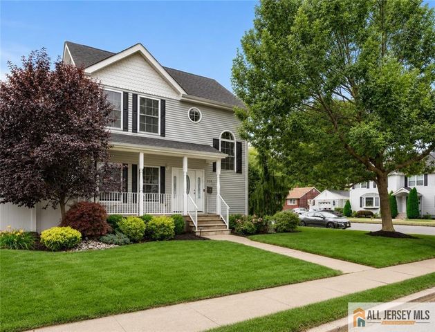 32 E Summit Avenue, Sewaren, NJ 07077