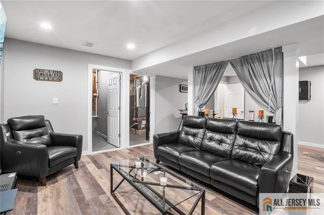 32 E Summit Avenue, Sewaren, NJ 07077