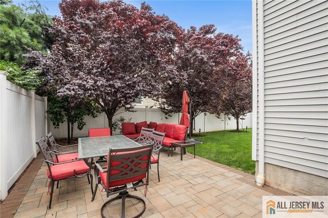 32 E Summit Avenue, Sewaren, NJ 07077