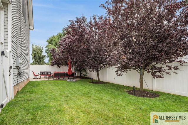 32 E Summit Avenue, Sewaren, NJ 07077