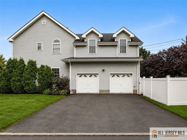 32 E Summit Avenue, Sewaren, NJ 07077