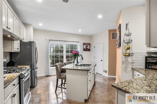 32 E Summit Avenue, Sewaren, NJ 07077