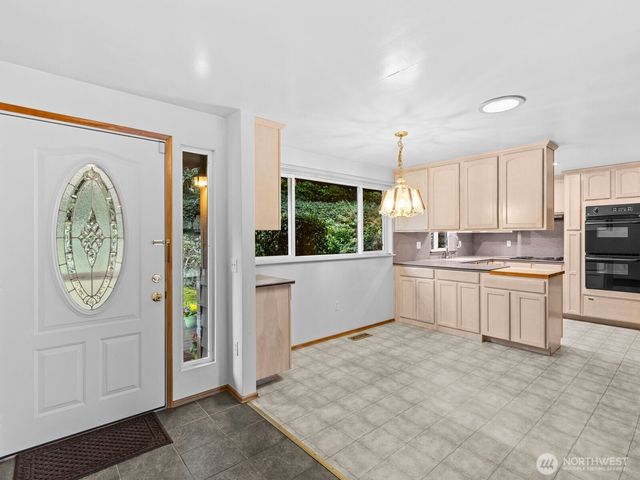 23406 94th Avenue W, Edmonds, WA 98020