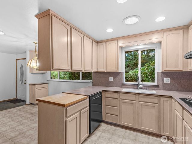 23406 94th Avenue W, Edmonds, WA 98020