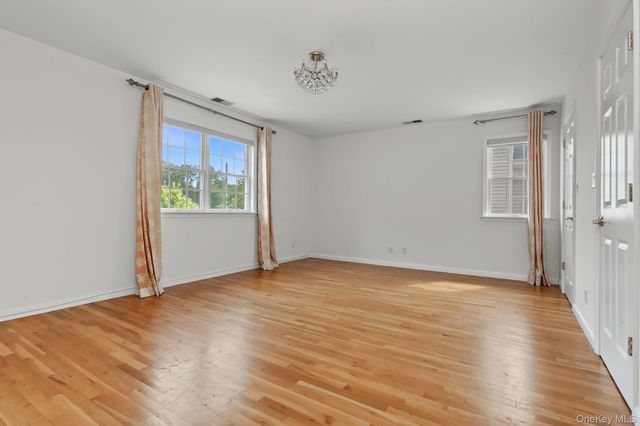120 Woodruff Avenue, Scarsdale, NY 10583