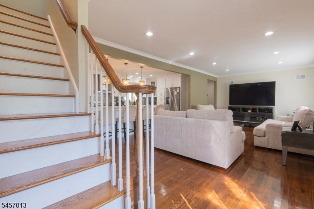 10 Evelyn Ter, Wayne Twp., NJ 07470 — photo 2